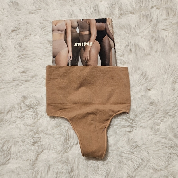 Skims High Waist Core Control Thong - Ochre - S/M - Picture 3 of 4